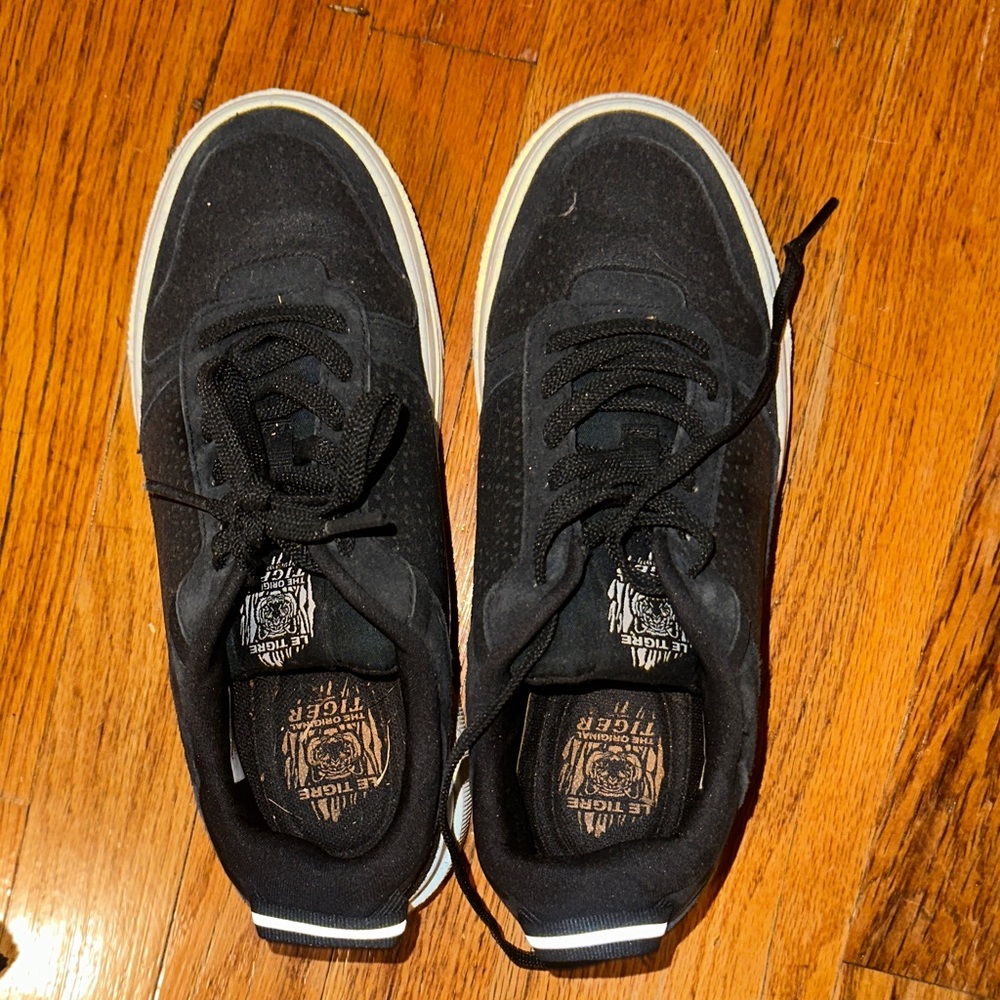 Le Tigre Black and White Sneakers